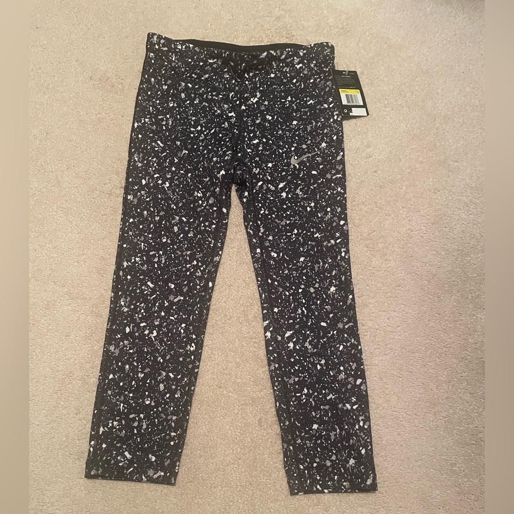 NWT Nike Women’s capri leggings size Small